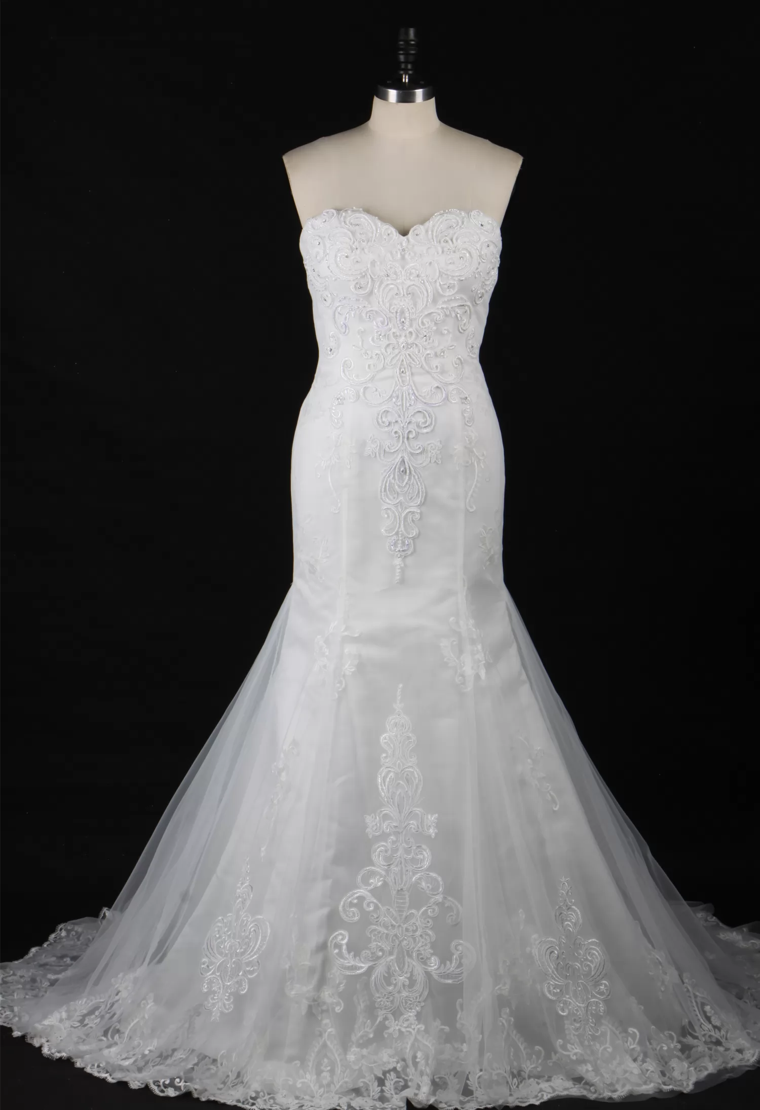 Dramatic Mermaid Wedding Dress With Graphic Lace