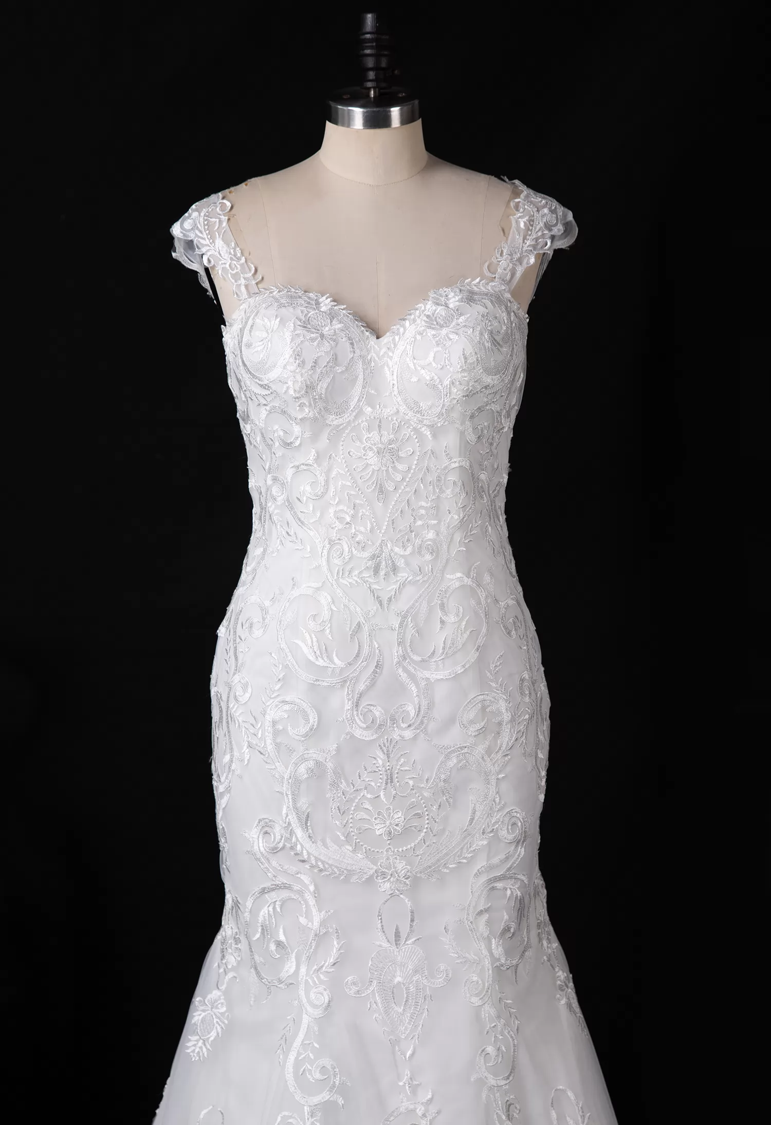 Mermaid Wedding Dress With Scalloped Lace Train