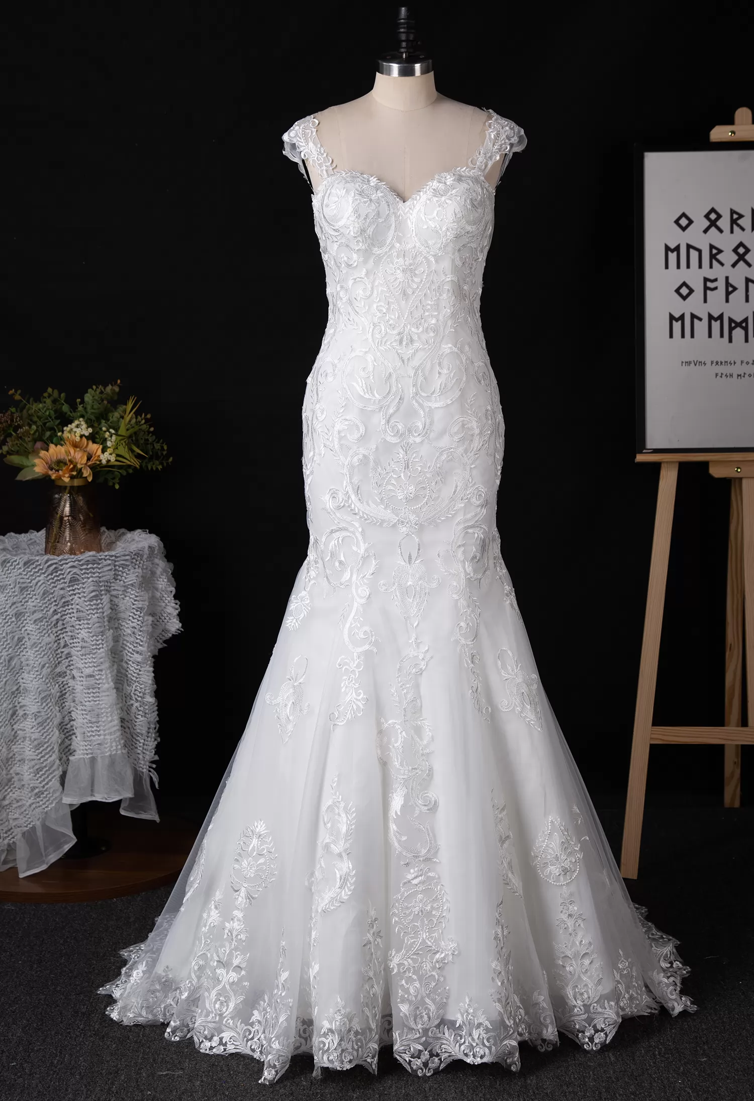 Mermaid Wedding Dress With Scalloped Lace Train