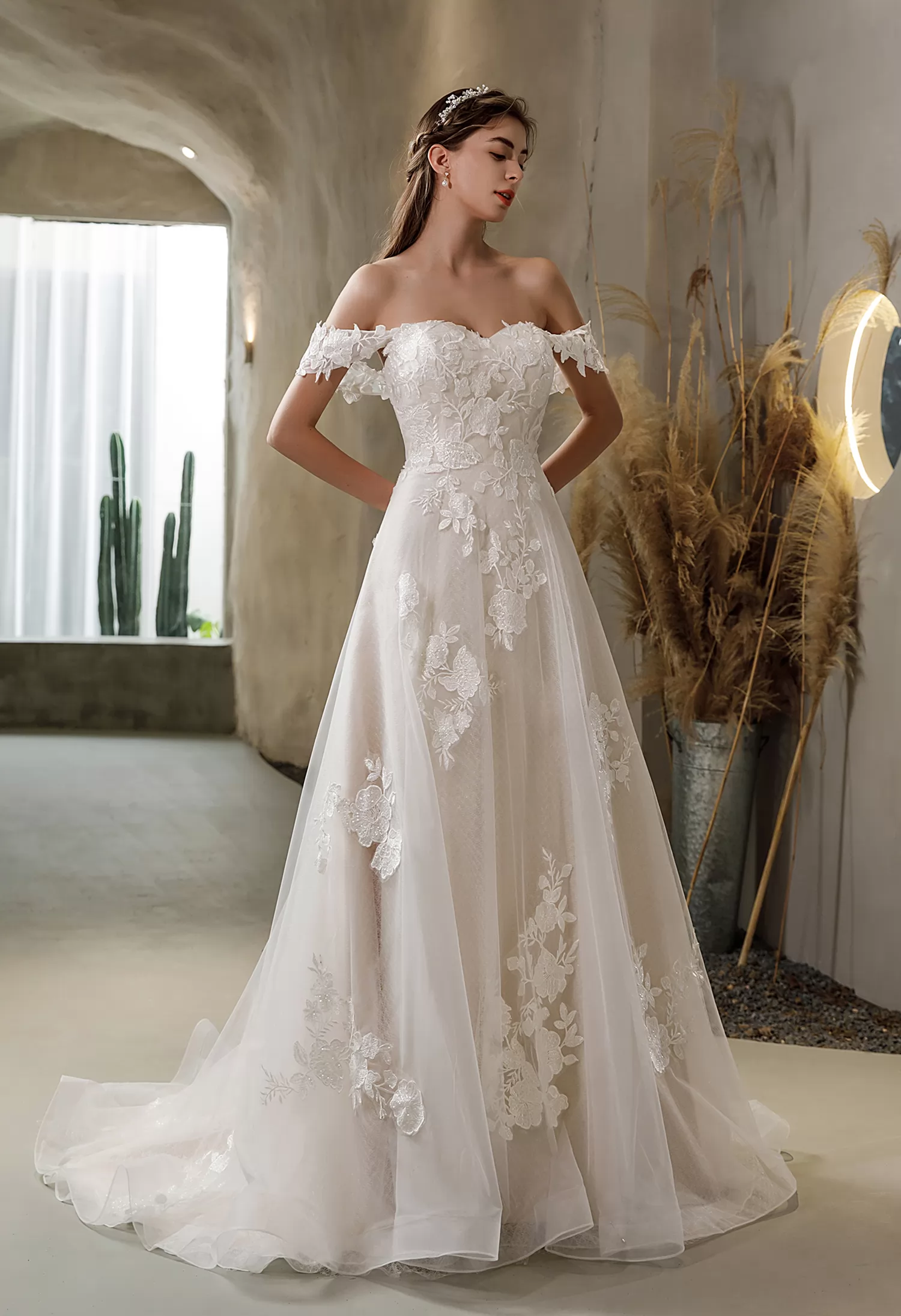 Floral Lace Wedding Dress With Detachable Off-the-Shoulder Straps