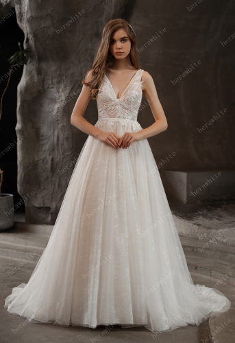 Lovely Lace V-neck wedding dress with Tulle Skirt